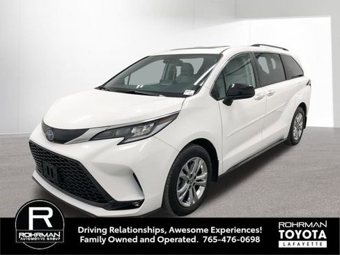 Used 2023 Toyota Sienna XSE w/ XSE Plus Package AWD/4WD image 1