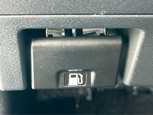 Used 2022 Nissan Altima 2.5 SV image 16