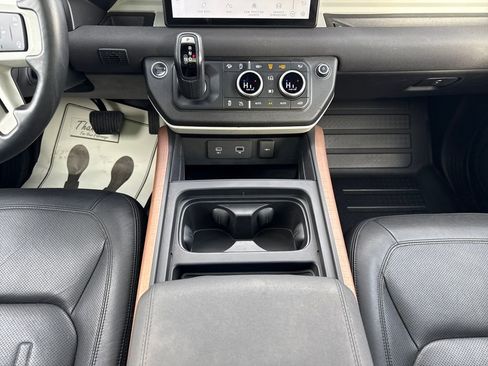 Used 2022 Land Rover Defender 110 SE AWD/4WD image 24