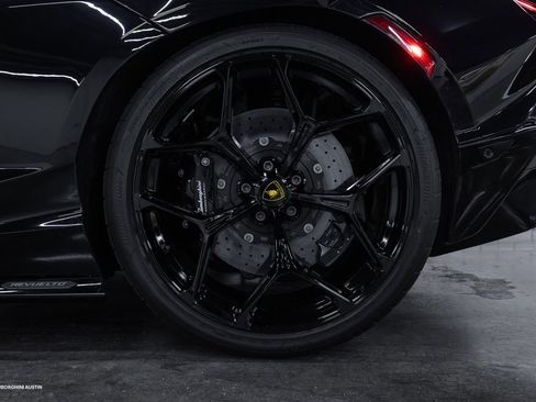 Used 2025 Lamborghini Revuelto image 12