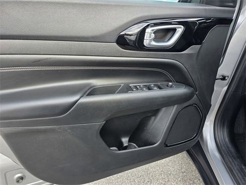 Used 2022 Jeep Compass Altitude image 8