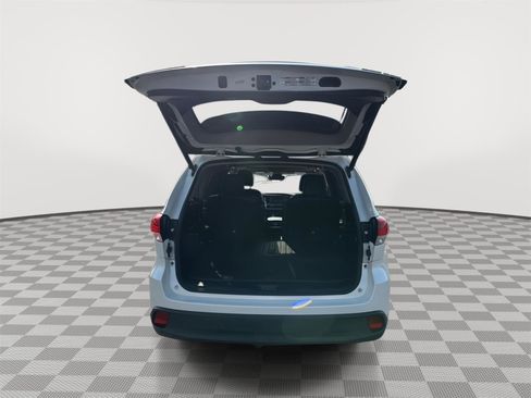 Used 2017 Toyota Highlander XLE image 6