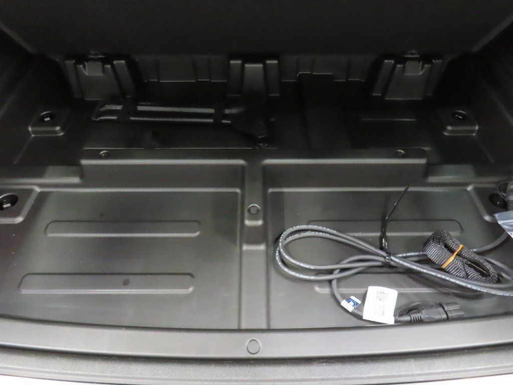 Used 2025 Chevrolet Suburban High Country AWD/4WD image 45