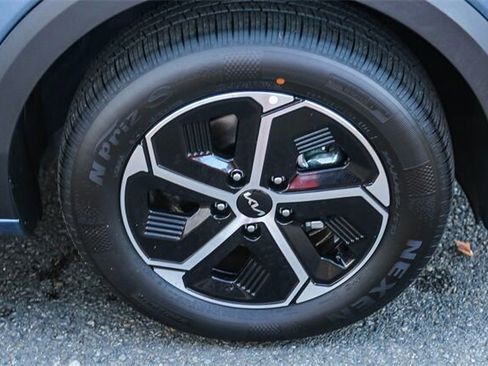 New 2025 Kia Niro EX image 12