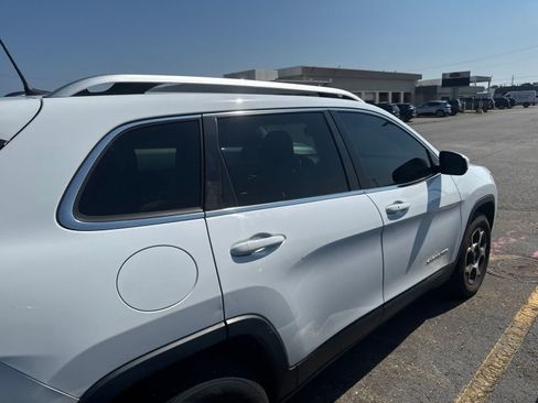Used 2021 Jeep Cherokee Latitude Lux AWD/4WD image 24