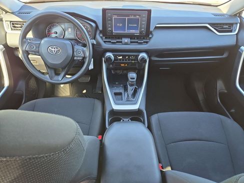 Used 2021 Toyota RAV4 LE image 18