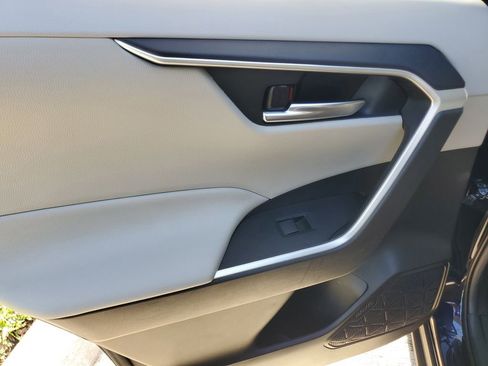 Used 2020 Toyota RAV4 XLE FWD image 12