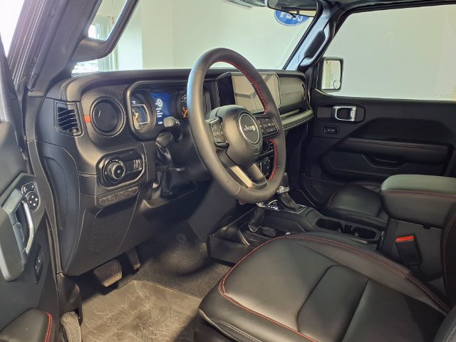 Used 2024 Jeep Wrangler Unlimited Rubicon w/ Convenience Group AWD/4WD image 7