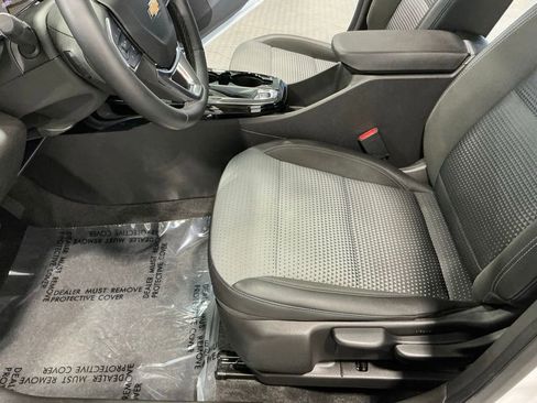 Used 2025 Chevrolet Trax LT w/ LT Convenience Package FWD image 10