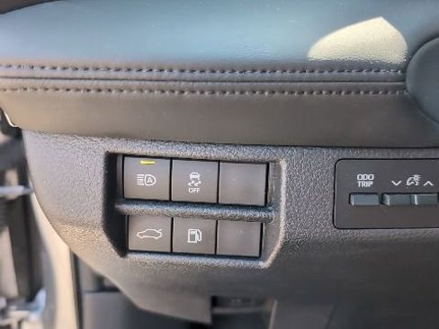 Used 2019 Toyota Avalon XLE w/ Moonroof Package FWD image 12
