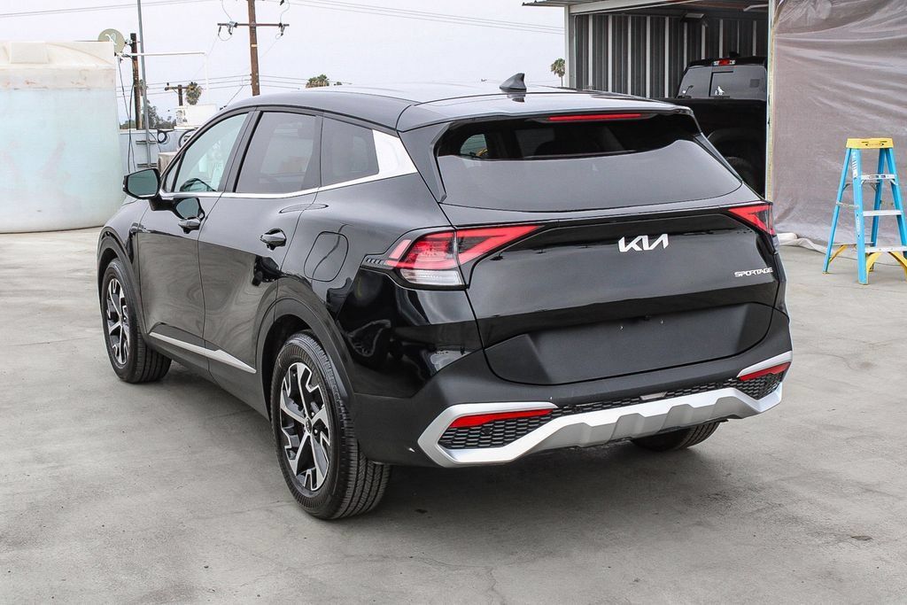Used 2025 Kia Sportage EX FWD image 7