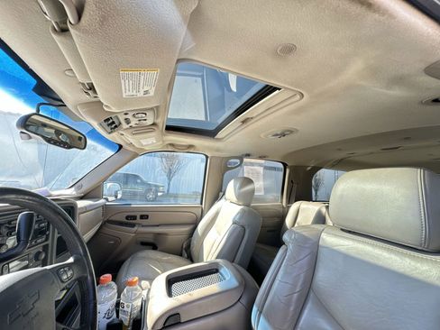 Used 2004 Chevrolet Suburban Z71 w/ Preferred Equipment Group image 16