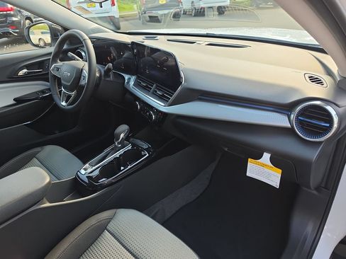 New 2026 Chevrolet Trax LT w/ Driver Confidence Package FWD image 30