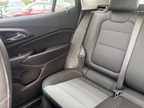 Used 2025 Chevrolet Trax LT FWD image 38