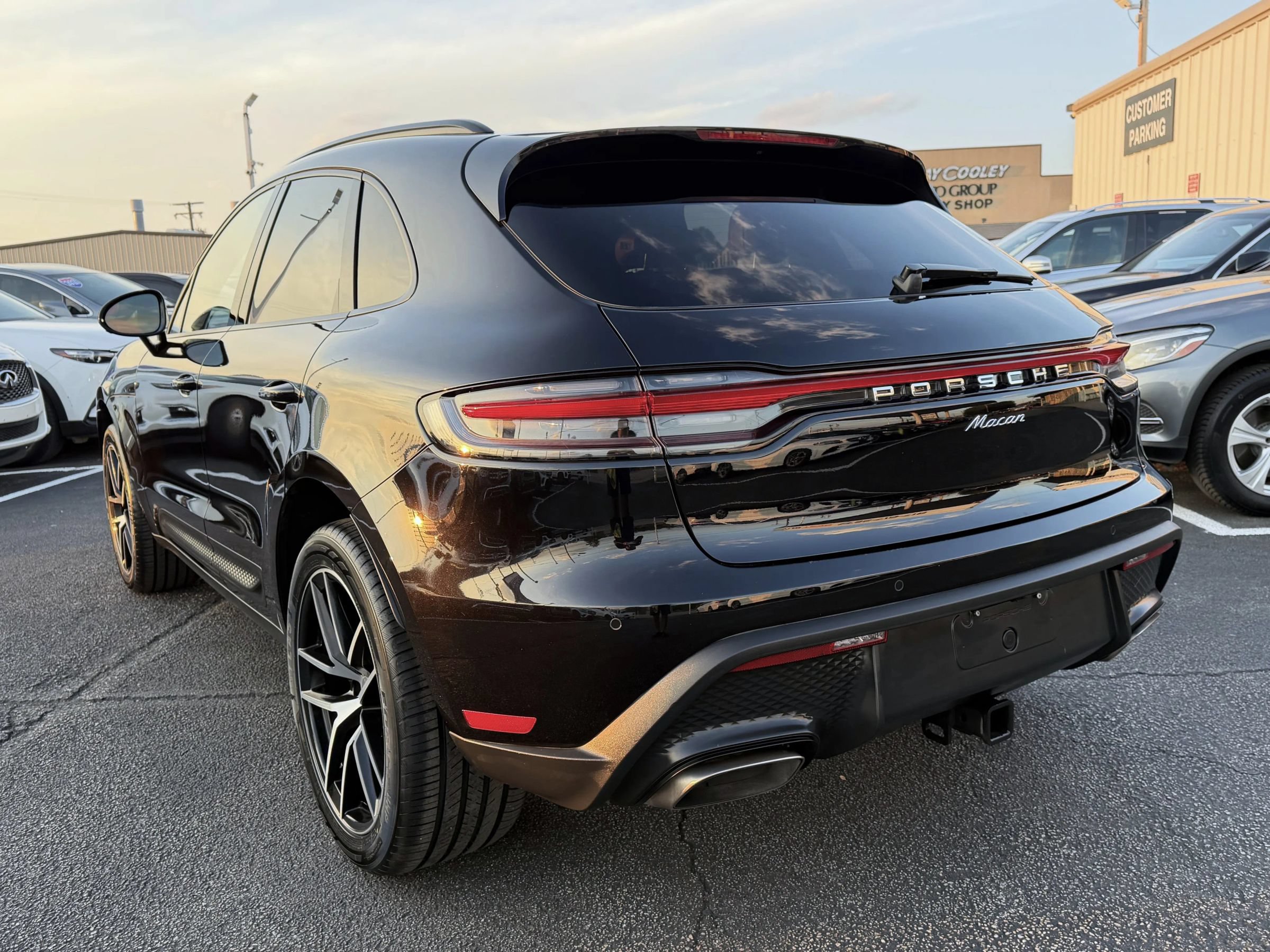 Used 2023 Porsche Macan AWD/4WD image 5