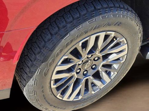 Used 2025 Chevrolet Tahoe Z71 w/ Z71 Off-Road Package image 7