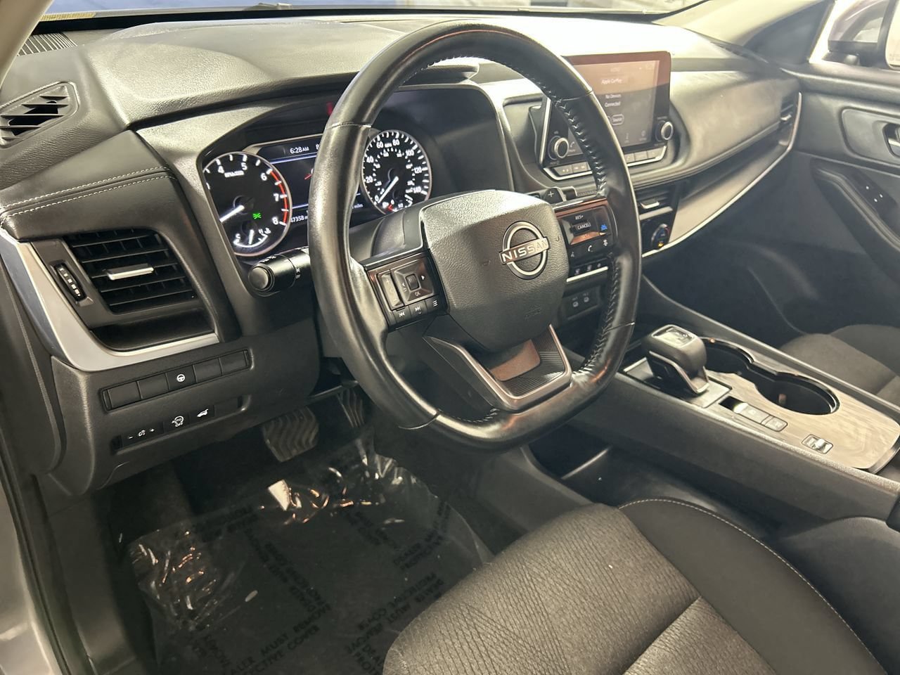 Used 2025 Nissan Rogue SV FWD image 12