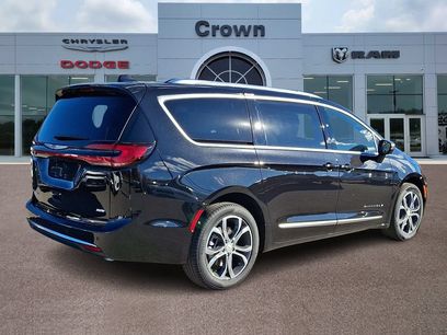New 2026 Chrysler Pacifica Pinnacle