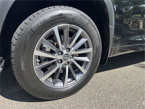 Used 2018 Toyota Highlander XLE image 9