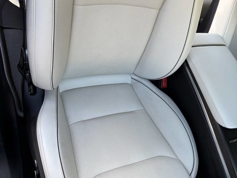 Used 2023 Tesla Model X Plaid image 11