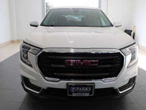 Used 2024 GMC Terrain SLE image 12