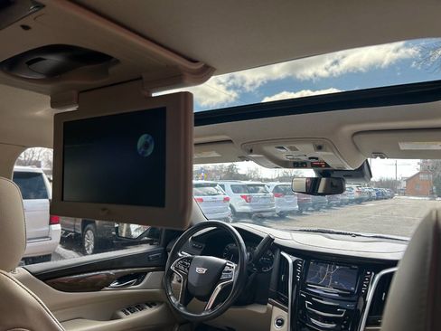 Used 2020 Cadillac Escalade ESV Luxury image 24