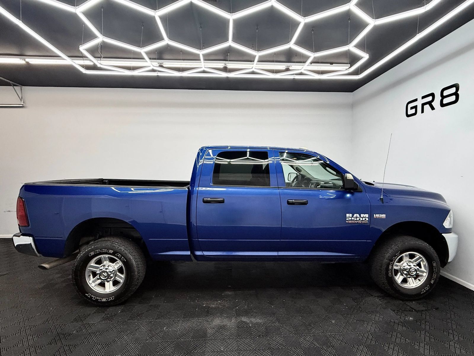 Used 2018 RAM 2500 Tradesman w/ Chrome Appearance Group AWD/4WD image 9