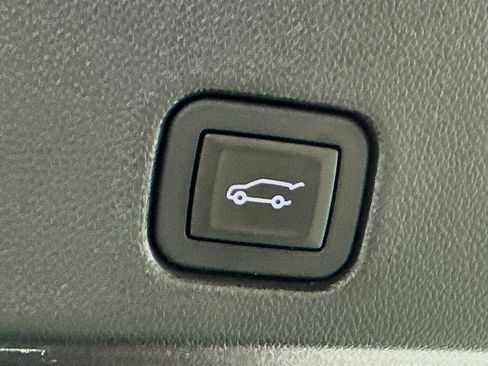 Used 2024 GMC Acadia Denali w/ Super Cruise Package image 32