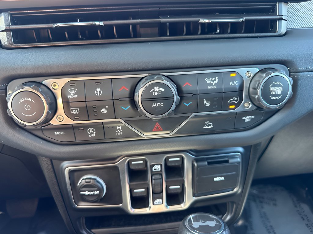 Used 2026 Jeep Wrangler Unlimited Sahara AWD/4WD image 19