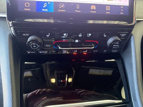 New 2025 Jeep Grand Cherokee L Limited image 13