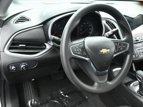 Used 2025 Chevrolet Malibu LT FWD image 15