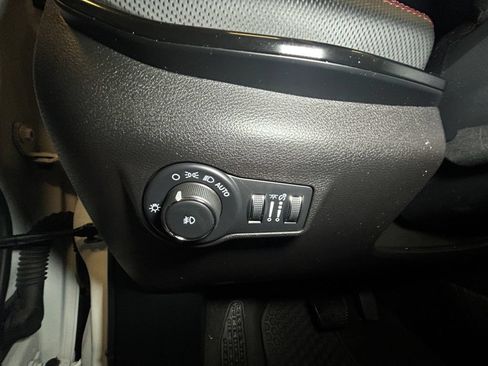 Used 2025 Jeep Compass Trailhawk AWD/4WD image 23