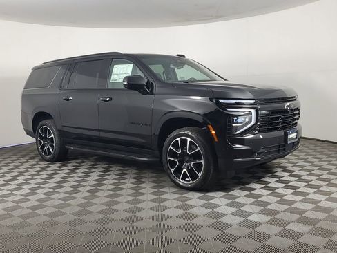 New 2026 Chevrolet Suburban RST image 2