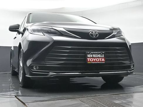 Used 2026 Toyota Sienna XLE AWD/4WD image 39