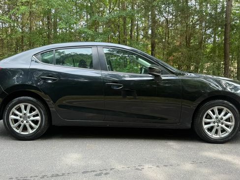 Used 2018 MAZDA MAZDA3 Sport w/ Preferred Equipment Package FWD image 4