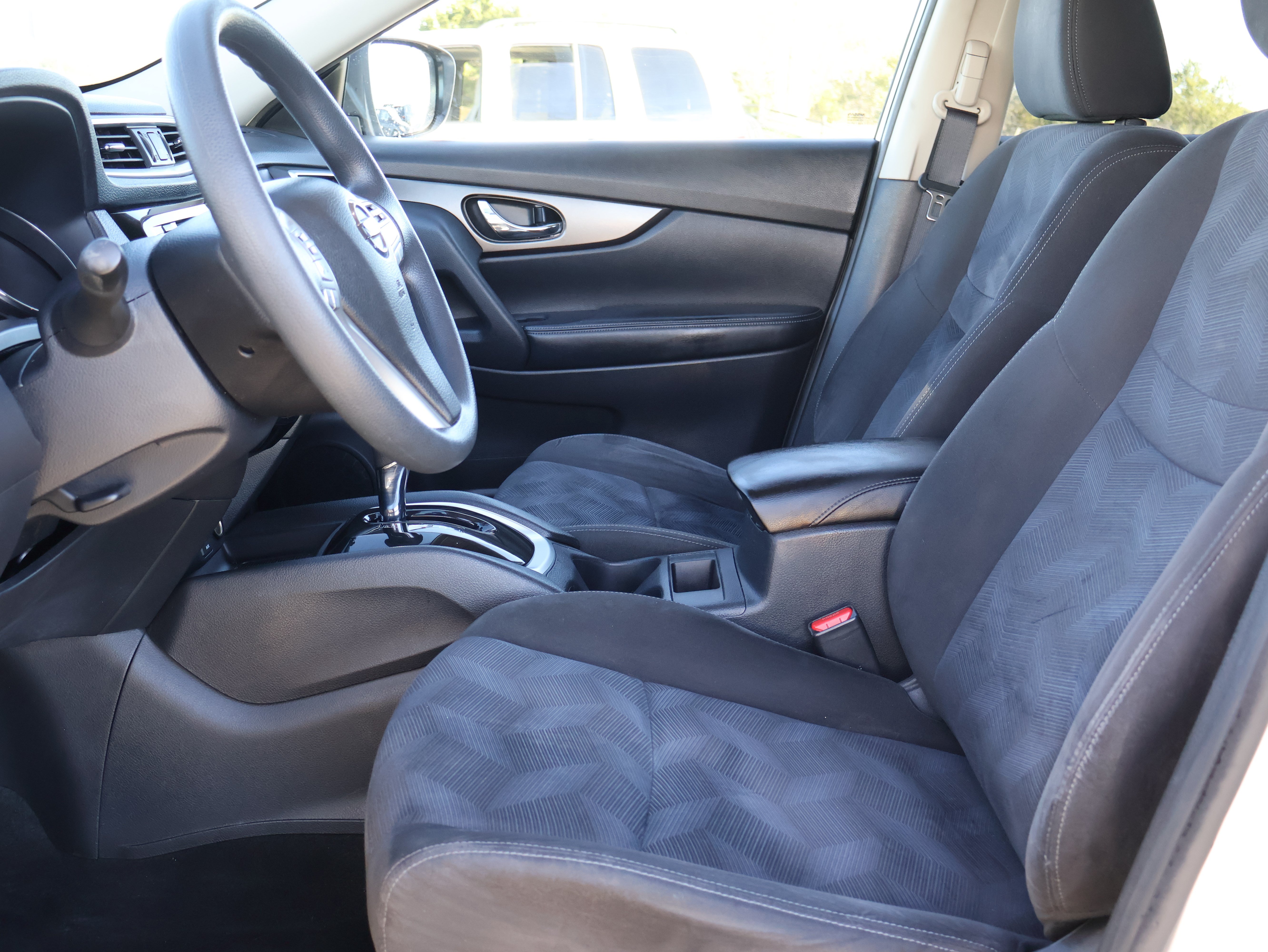 Used 2015 Nissan Rogue SV AWD/4WD image 25
