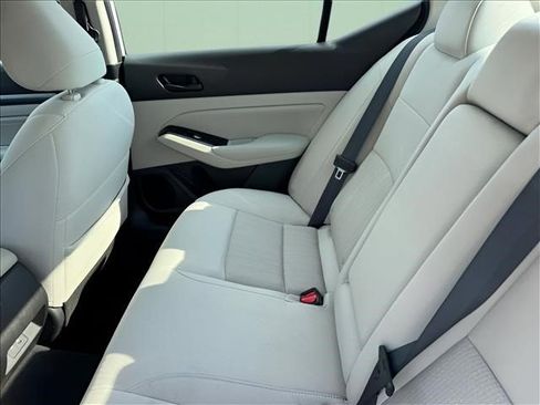 Used 2023 Nissan Altima 2.5 SV w/ SV Premium Package FWD image 10