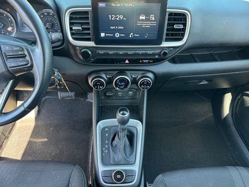 Used 2021 Hyundai Venue SEL image 10