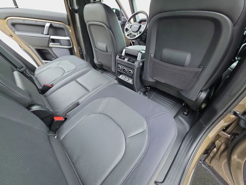 Certified 2024 Land Rover Defender 110 X-Dynamic SE AWD/4WD image 11