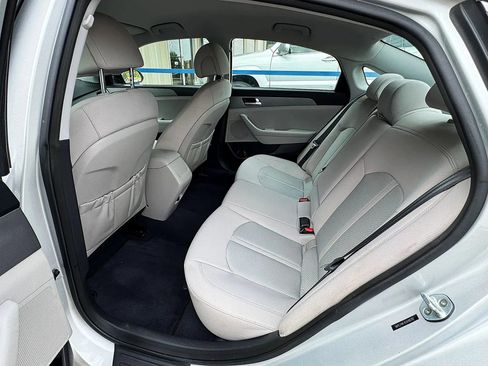 Used 2015 Hyundai Sonata SE FWD image 16