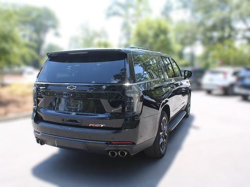 Used 2025 Chevrolet Suburban RST w/ RST Capability Package AWD/4WD image 13