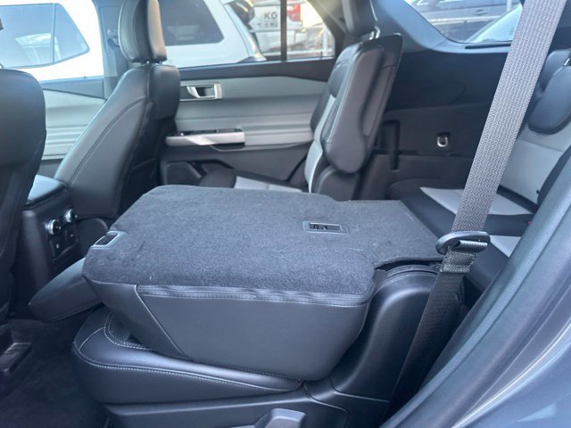 Used 2023 Ford Explorer XLT w/ Equipment Group 202A RWD image 9