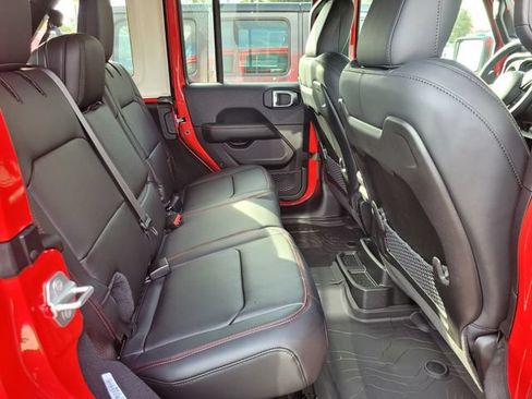 Used 2026 Jeep Wrangler Unlimited Rubicon AWD/4WD image 15