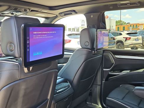 Used 2025 Cadillac Escalade Premium Luxury AWD/4WD image 16
