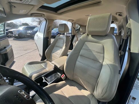 Used 2019 Honda CR-V Touring image 11