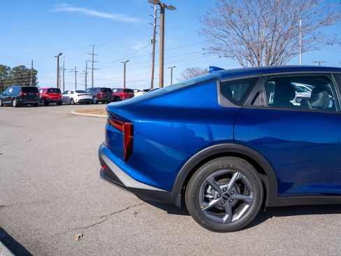 New 2025 Kia K4 LXS FWD image 11