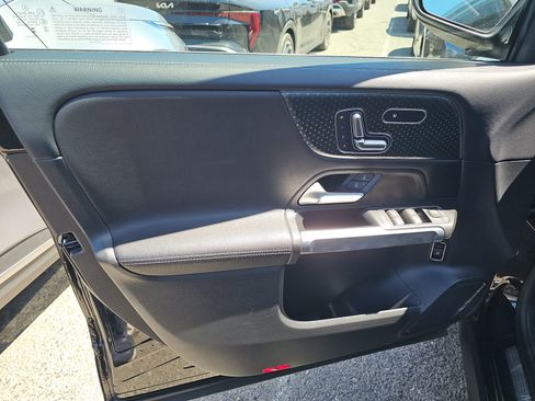 Used 2024 Mercedes-Benz GLB 250 image 14