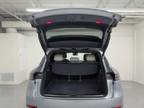 Used 2020 Porsche Cayenne Turbo AWD/4WD image 37