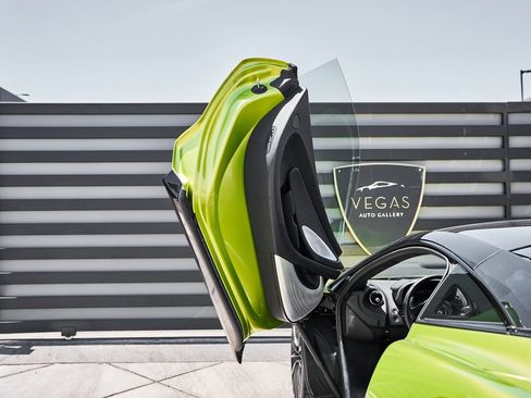 Used 2023 McLaren GT RWD image 31