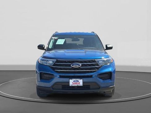 Certified 2022 Ford Explorer XLT RWD image 3